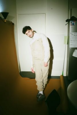 “Tout effacer au stylo” : le premier single du premier EP de Tiri “4MURS1FENÊTRE”