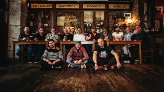 Gweltaz Adeux : “B.R.E.T.O.N.S c’est un collectif vitaminé de rock breton avec aussi des chansons traditionnelles d’Irlande, le tout très rock”