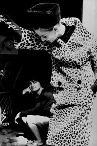 Iris Bianchi et Agnès Varda, haute couture française, Paris, pour Harper's Bazaar 1962 © Studio Frank Horvat, Boulogne-Billancourt