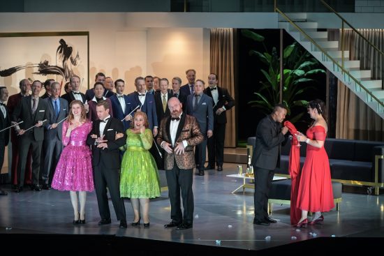 “La Cenerentola”, une Cendrillon effervescente au Théâtre des Champs-Élysées