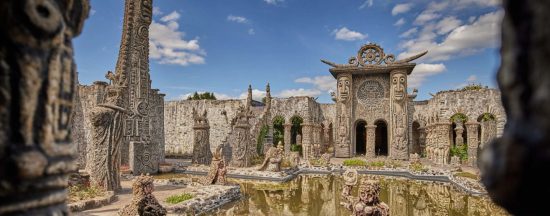 Le Musée Robert Tatin : au-delà du simple musée, un “étrange musée”, œuvre de toute une vie