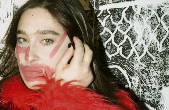 Rencontre avec l’artiste incontournable Apolonia Sokol : “Penser le Présent”