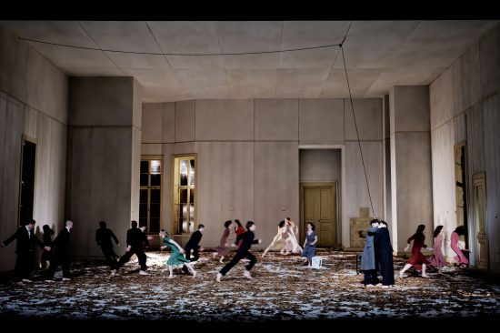 “Barbe-Bleue” de Pina Bausch à l’Opéra de Paris : dans le vertige infernal du désir