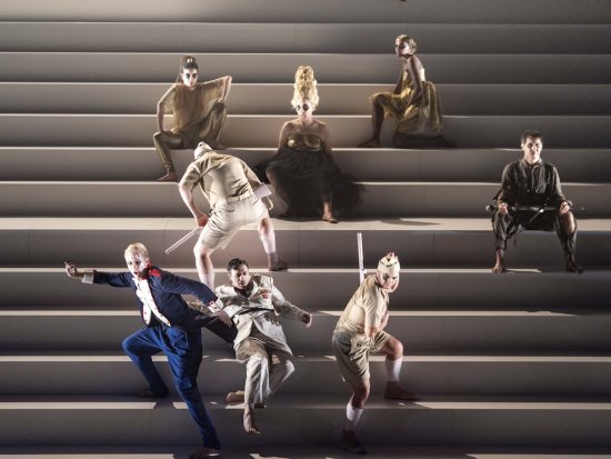 “Les Paravents” à l’Odéon : sublimer les morts et les parias de la terre