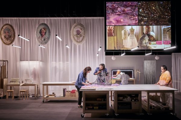 Avignon 2024 : “Lacrima”, une robe de princesse faite de larmes et de sang