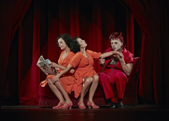 “Les Sœurs Hilton” : bêtes de scène inséparables