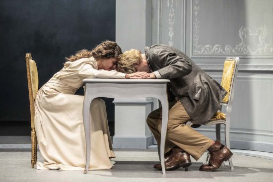 “Les Fausses Confidences” : Alain Françon signe un Marivaux de grand art