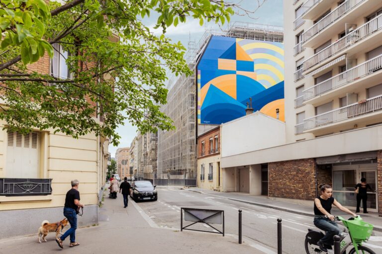 “Look Up !” : la nouvelle fresque de Tim Zdey à découvrir dans le XIIIe arrondissement