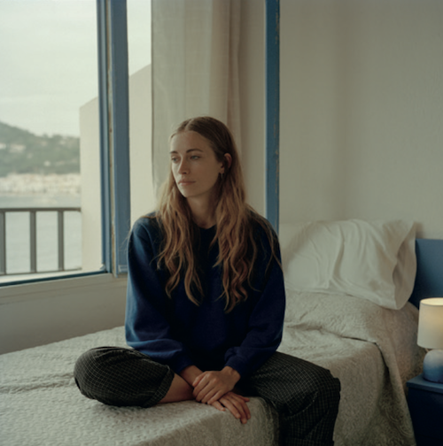 Naïma Lecomte : lauréate du Prix de la Jeune Création Photographique 2025 pour sa série “Ce qui borde”