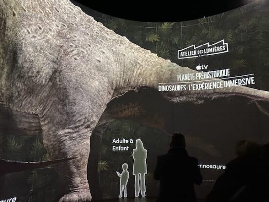 L’Atelier des Lumières présente sa nouvelle exposition immersive sur les Dinosaures