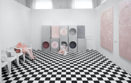 “Laundromat” : Le programme délicat de Lucie Rosická à la galerie Trafo de Prague